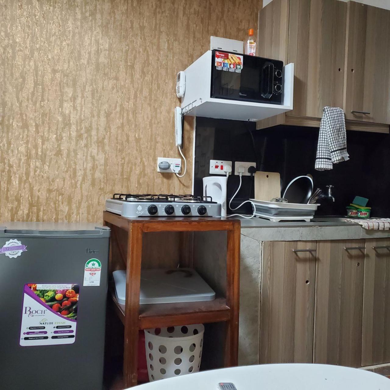 Lovely & Cozy Compact Studio Near Airport With Rooftop View Appartement Nairobi Buitenkant foto