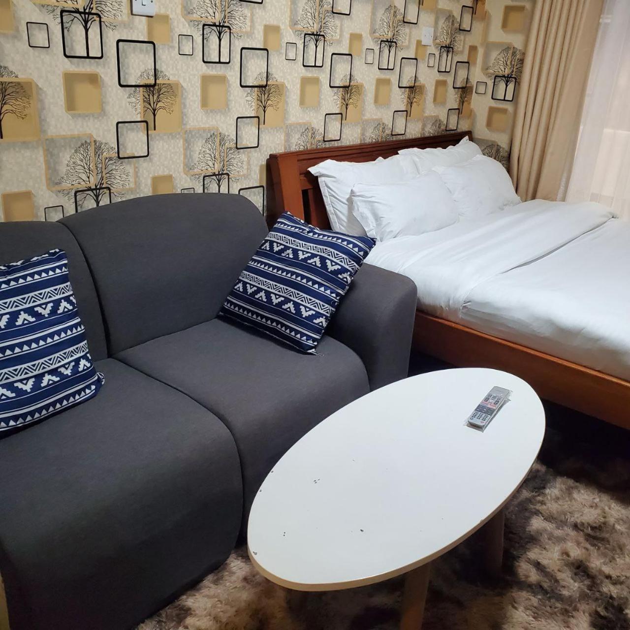 Lovely & Cozy Compact Studio Near Airport With Rooftop View Appartement Nairobi Buitenkant foto
